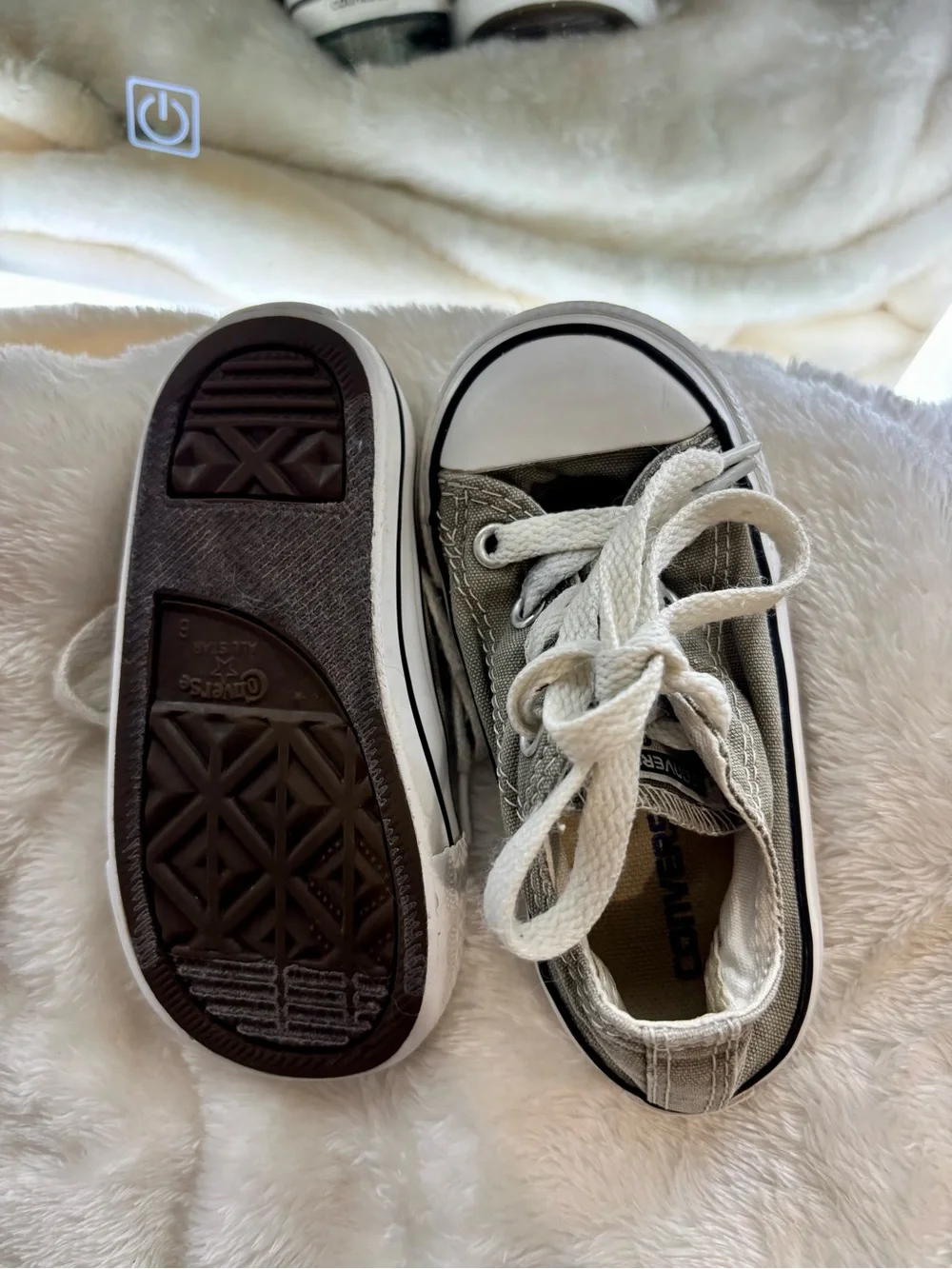 Converse Kids Low-Top Sneakers in Olive Green and White